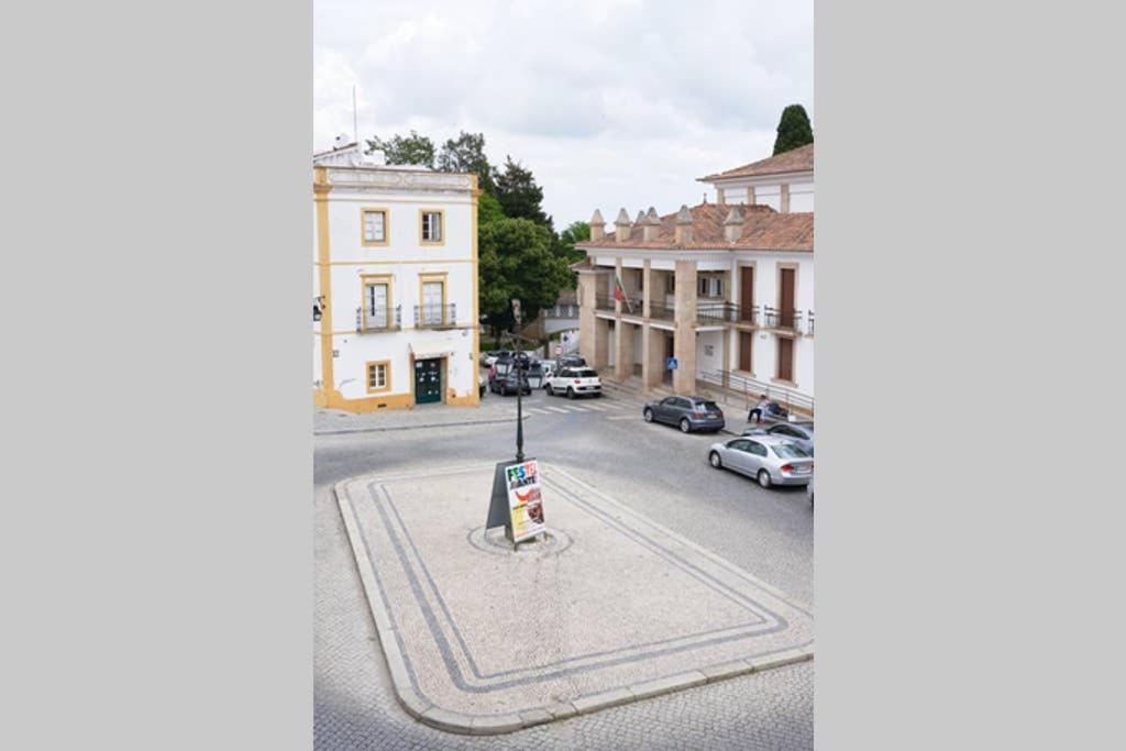 Home In One Of Evora'S Most Historical Squares エクステリア 写真