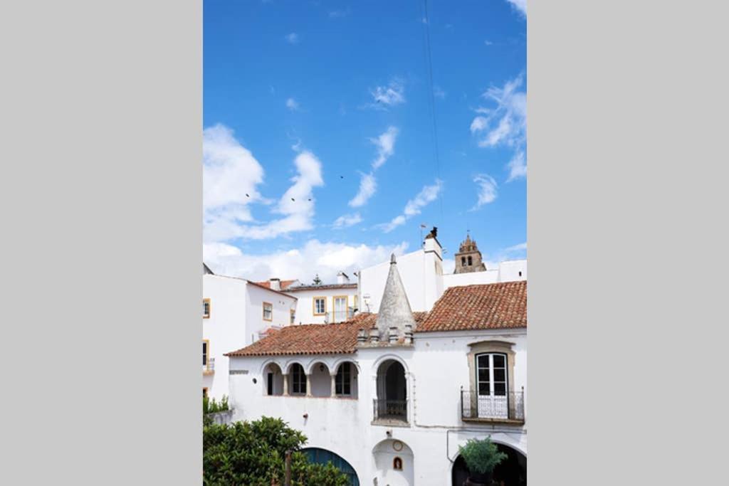 Home In One Of Evora'S Most Historical Squares エクステリア 写真