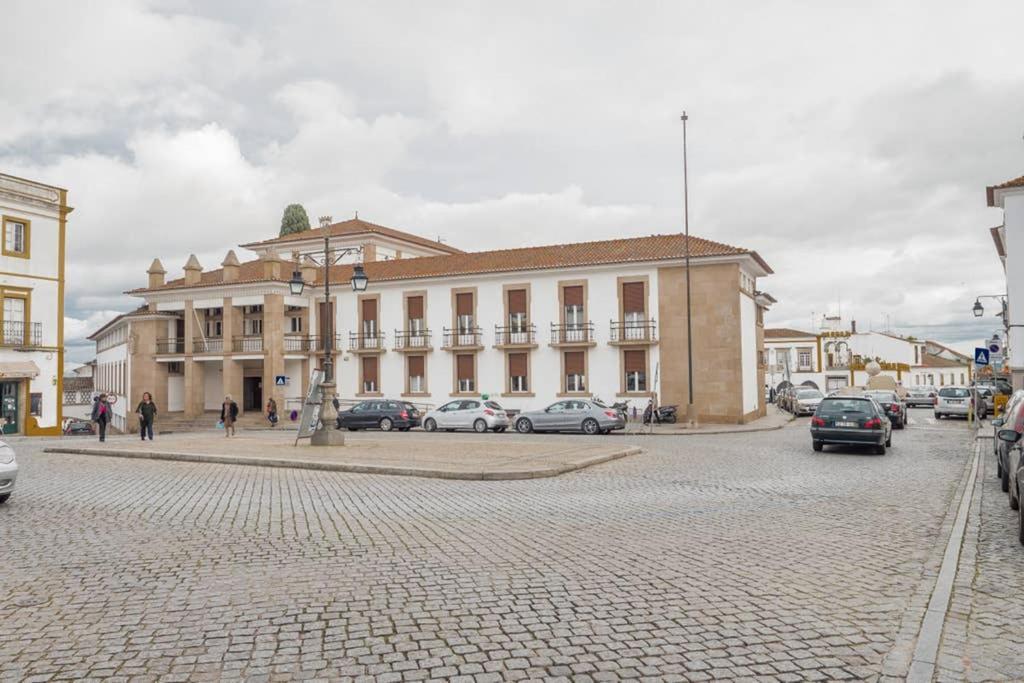 Home In One Of Evora'S Most Historical Squares エクステリア 写真