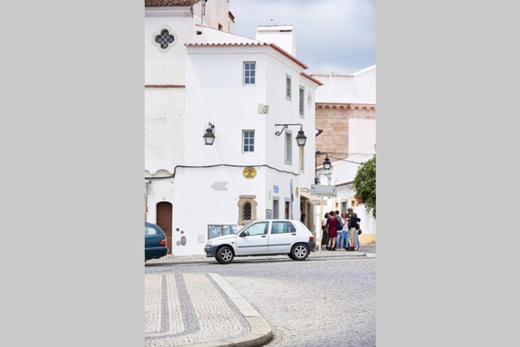 Home In One Of Evora'S Most Historical Squares エクステリア 写真