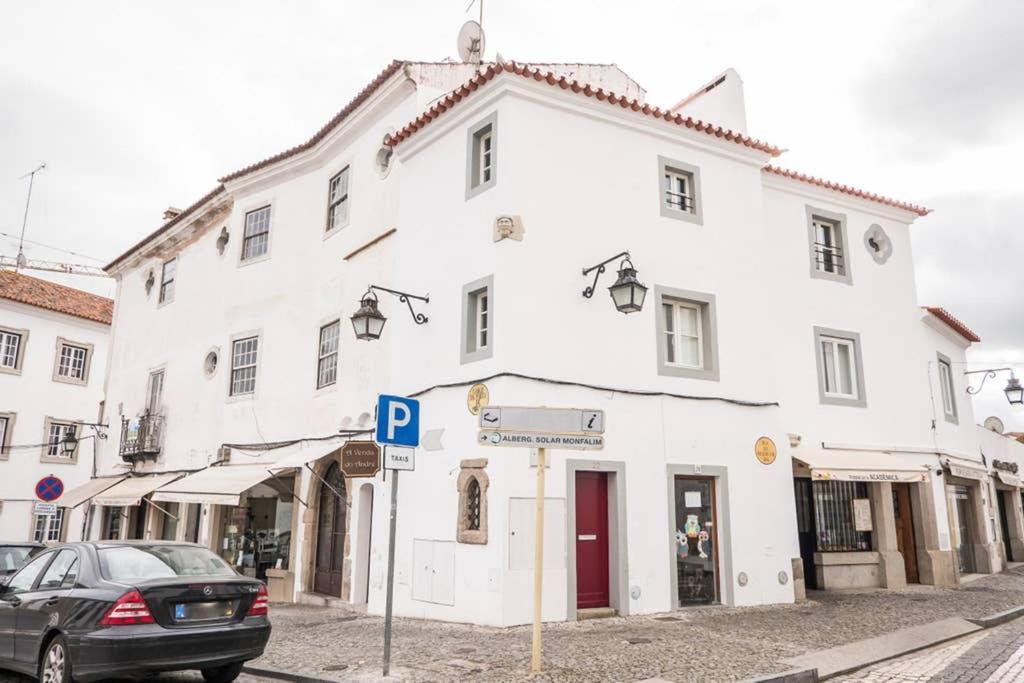 Home In One Of Evora'S Most Historical Squares エクステリア 写真